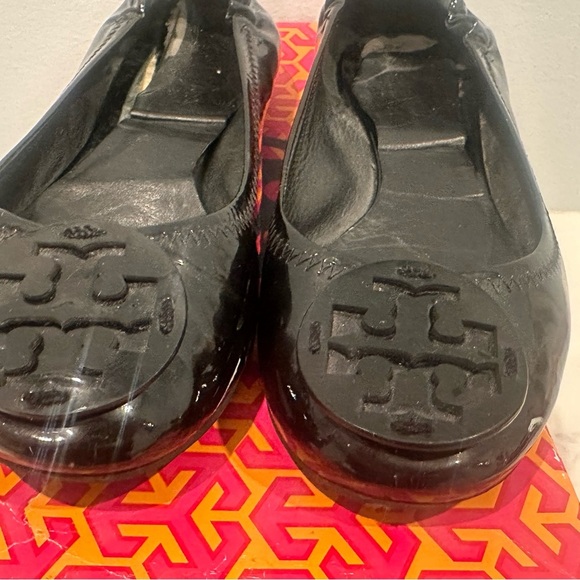 Tory Burch Black Patent Reva Flats Size 6 - Picture 3 of 11